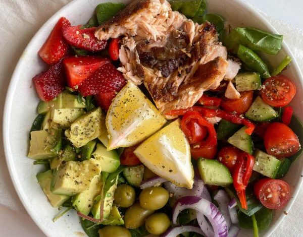 Mediterranean salmon salad