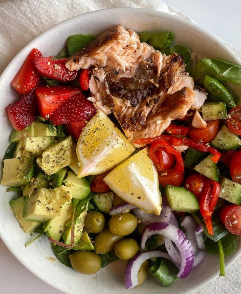 Mediterranean salmon salad