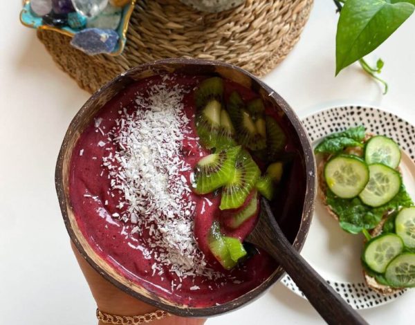 berry smoothie bowl