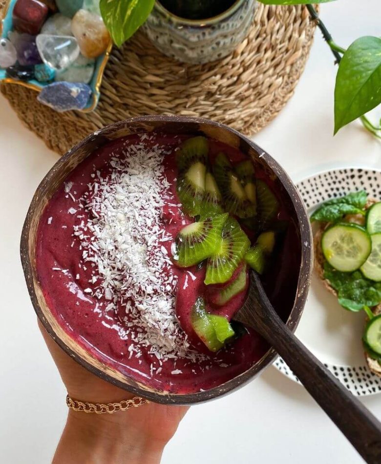 berry smoothie bowl