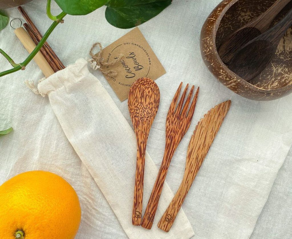 Wooden coconut cutlery set from Coconut Bowls