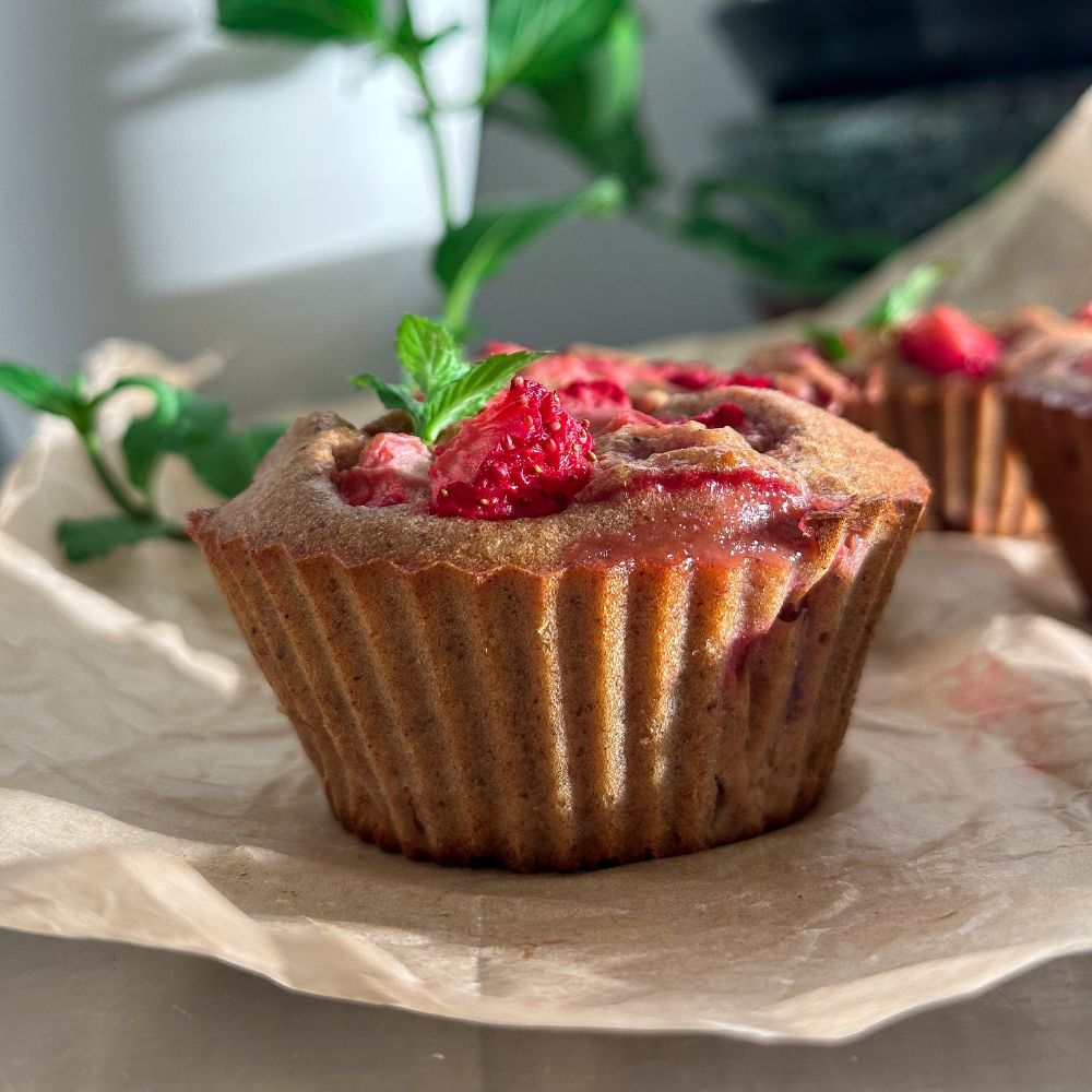 Gluten-free Strawberry and Rhubarb Muffins - jasminvilhelmina