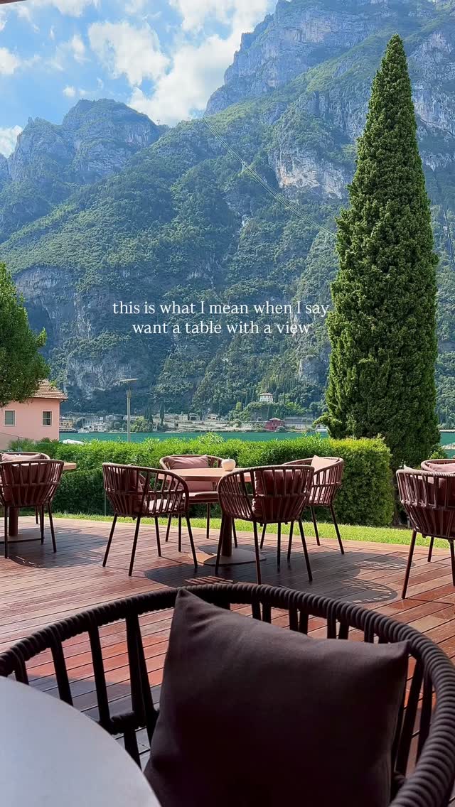 Slow lunch, the most stunning views, and the best company <3 what more can a girl want ?🤍🦋

@lidopalacelakegarda