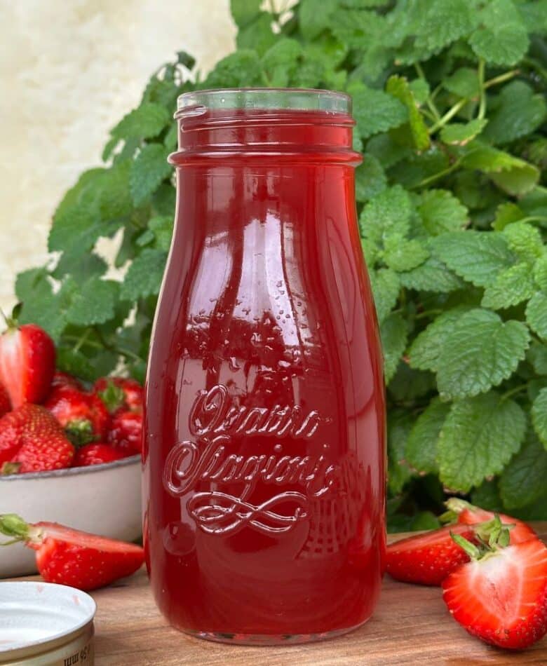 Mansikkamehu mansikankannoista