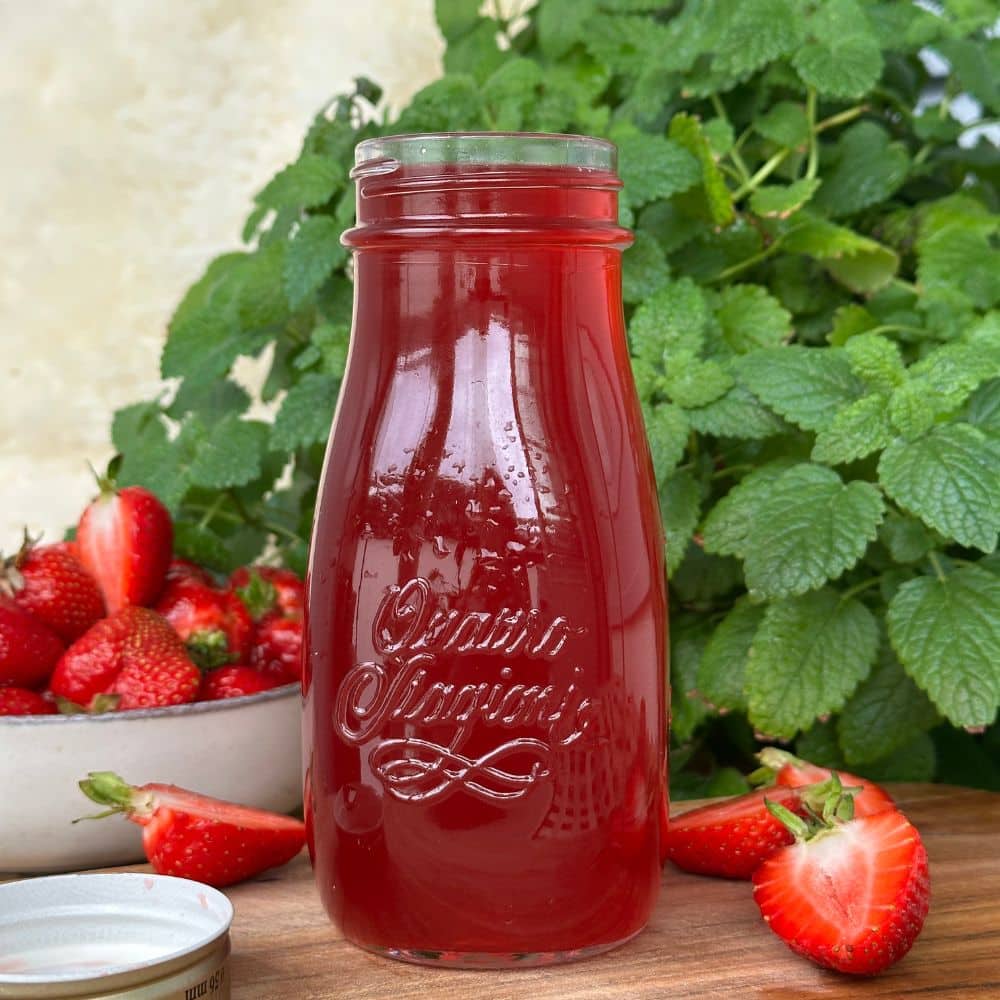 Mansikkamehu mansikankannoista