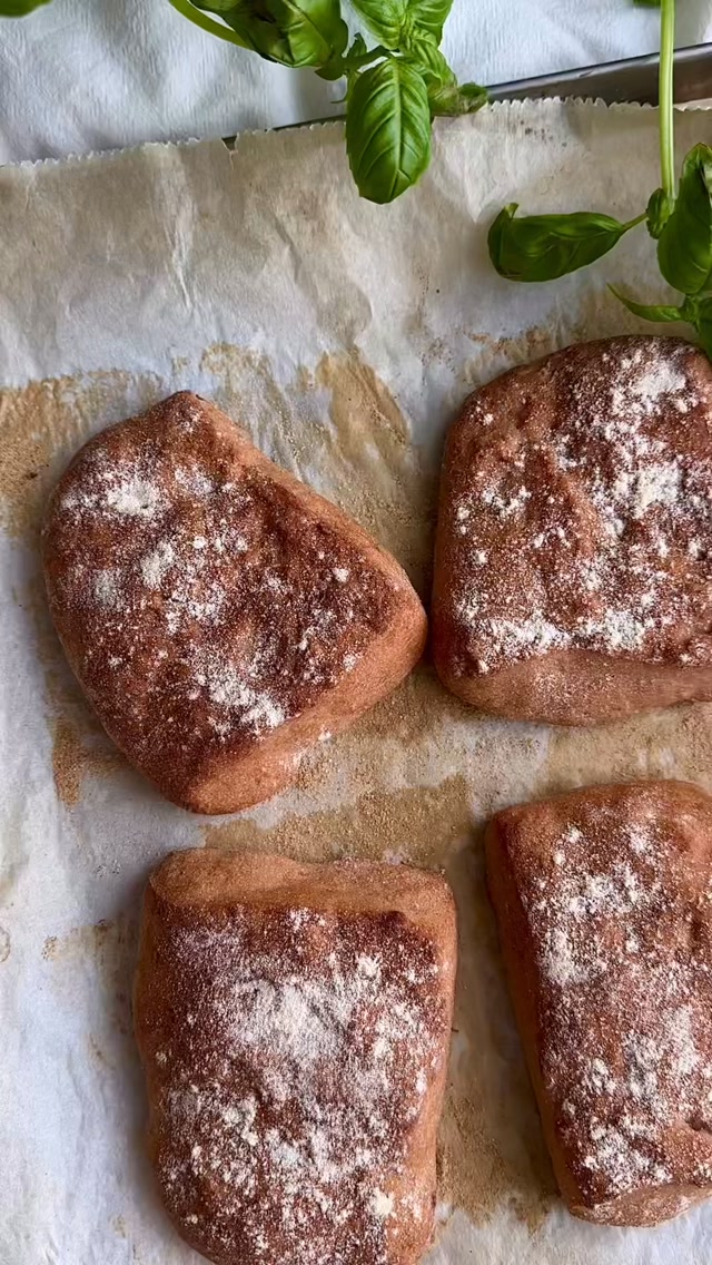 Pov: opettelit leipoo gluteenitonta leipää ja nyt sun keittiö näyttää jatkuvasti tältä 🥯👩🏼‍🍳🌿☀️

Nappaa tili seurantaan jos gluteenittomat reseptit ja leivonta on sun juttu 🥰

#gluteeniton #gluteenitonleivonta #leivonta